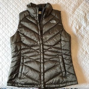North face vest in perfect condition!